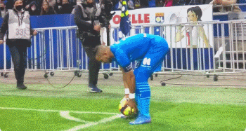 记者：利物浦暂时不会对伊萨克提出报价，一切取决于纽卡意愿