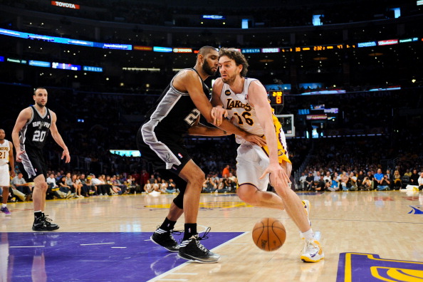 韩国杯半场：李洞俊补时收空门大礼建功，光州暂0-1全北（韩国杯半场：李洞俊补时推空门得手，全北暂1-0领先光州）