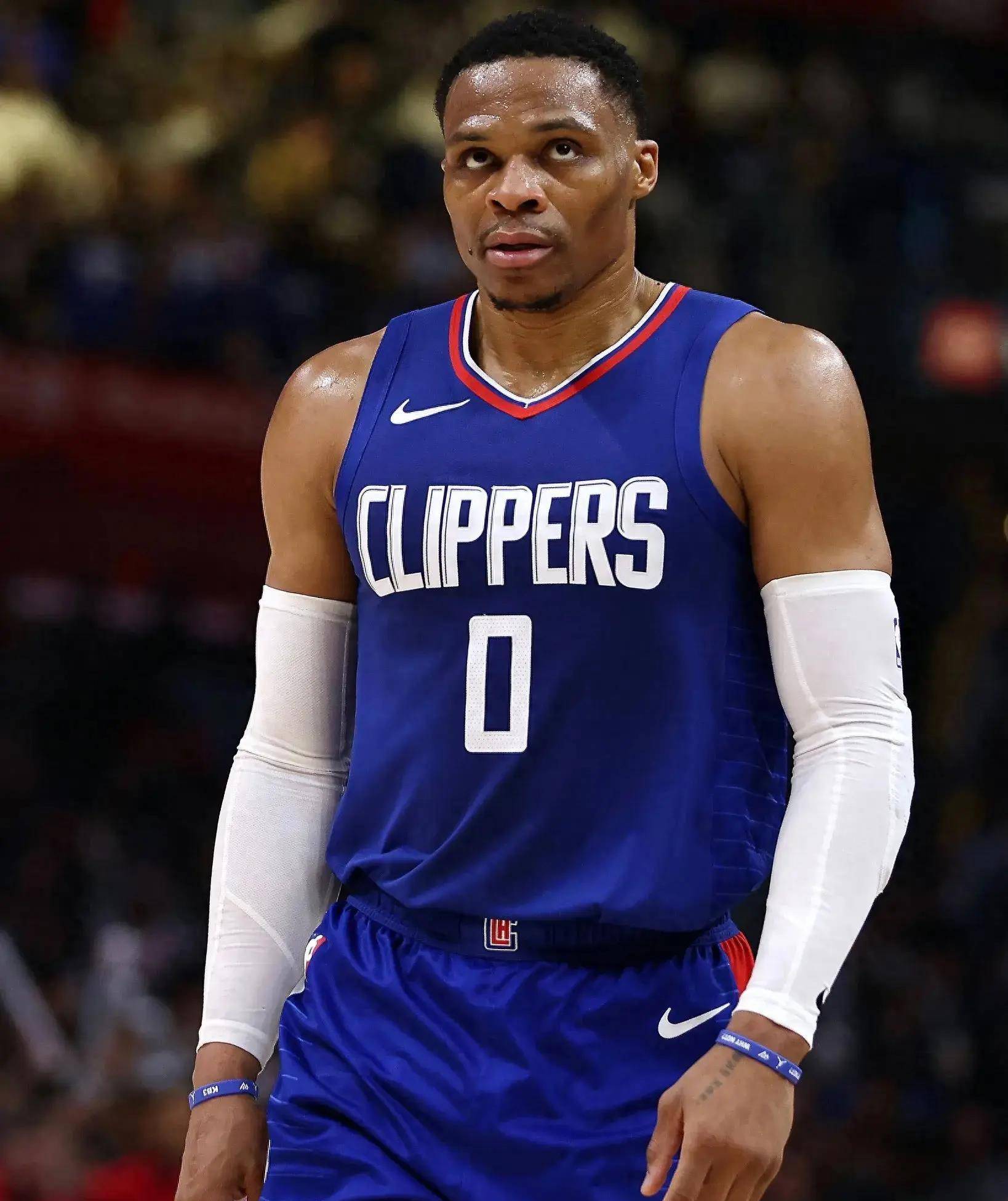 每体：皇马全队跑动距离比巴列卡诺少八公里，却多休息34小时（每体：休息多34小时，皇马全队跑动仍少巴列卡诺8公里）