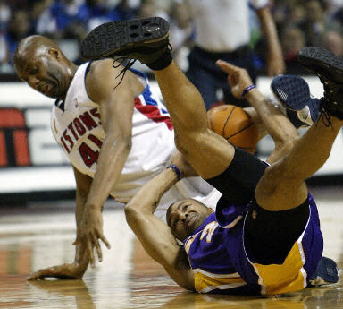 科贝：维尼修斯、82等人不满阿隆索，姆巴佩、裤袜等人支持他（科贝：维尼修斯、82等人对阿隆索不满，姆巴佩、裤袜等力挺阿隆索）