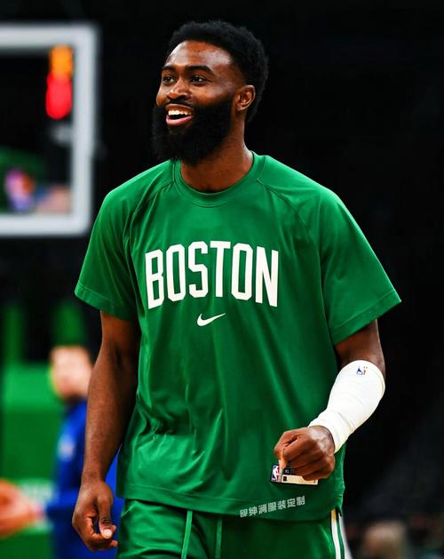 Tsygankov的后期支撑领先让赫罗纳超越皇家社会并走出降级区（Tsygankov终场前打入制胜球，助赫罗纳力压皇家社会脱离降级区）