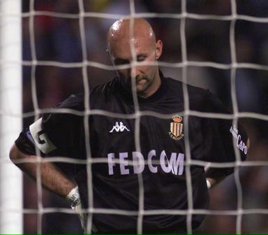 对手：这人是机器人吗？（对手质疑：他是机器人？）