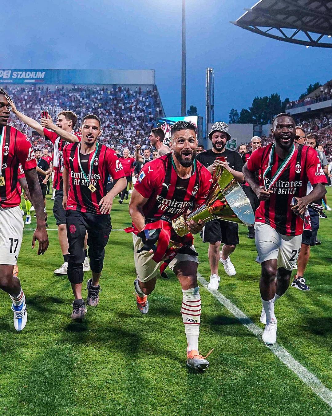 科贝：哈维现身巴萨主席候选人丰特的竞选活动，公开表明立场（科贝：哈维现身丰特的巴萨主席竞选活动，明确表态）