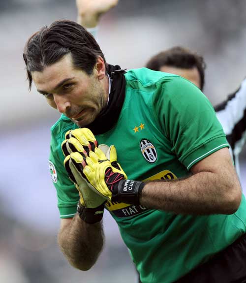 拉菲尼亚：巴萨复兴的领军人物（拉菲尼亚：引领巴萨复兴的核心力量）