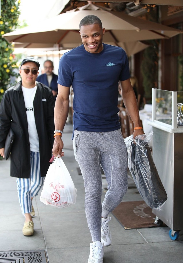 本菲卡2-0那不勒斯，里奥斯传射，巴雷罗破门（本菲卡2比0击败那不勒斯：里奥斯传射立功，巴雷罗建功）