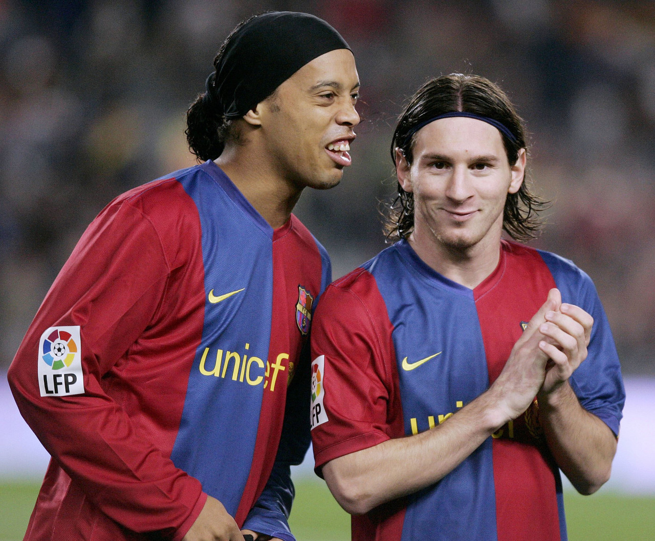 致敬球队传奇，多特官方商城为球迷免费印11号罗伊斯（多特官方商城免费为球迷印制罗伊斯11号，向球队传奇致敬）