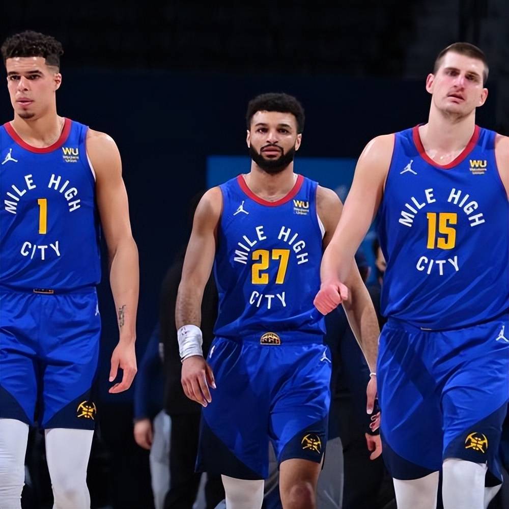 球星突破防线送出关键助攻（王牌强突撕裂防线送出关键助攻）