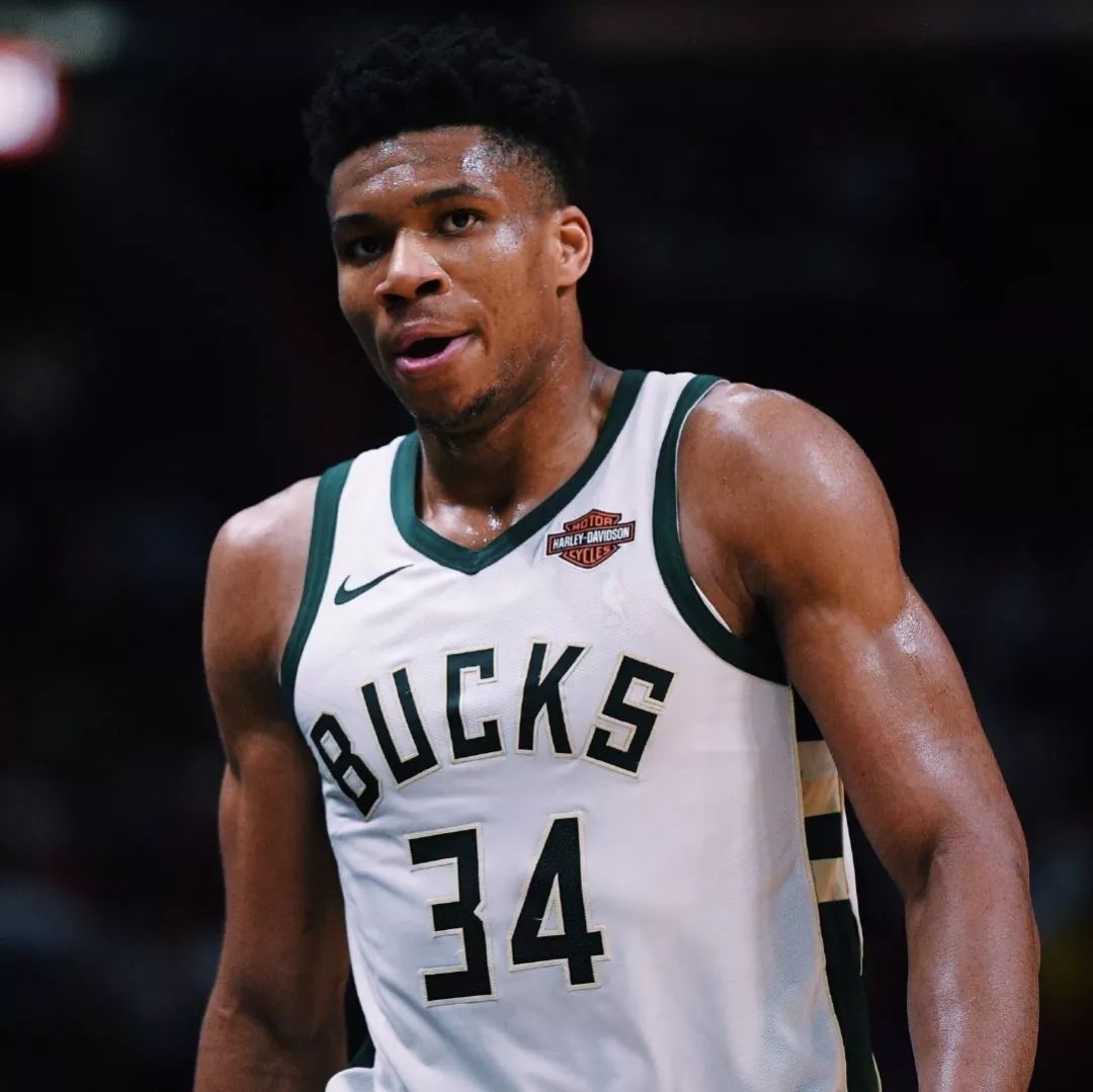 小贝：我希望梅西退役后住在迈阿密，但他说只想住诺坎普附近（贝克汉姆盼梅西退役后定居迈阿密，梅西称更愿住在诺坎普附近）