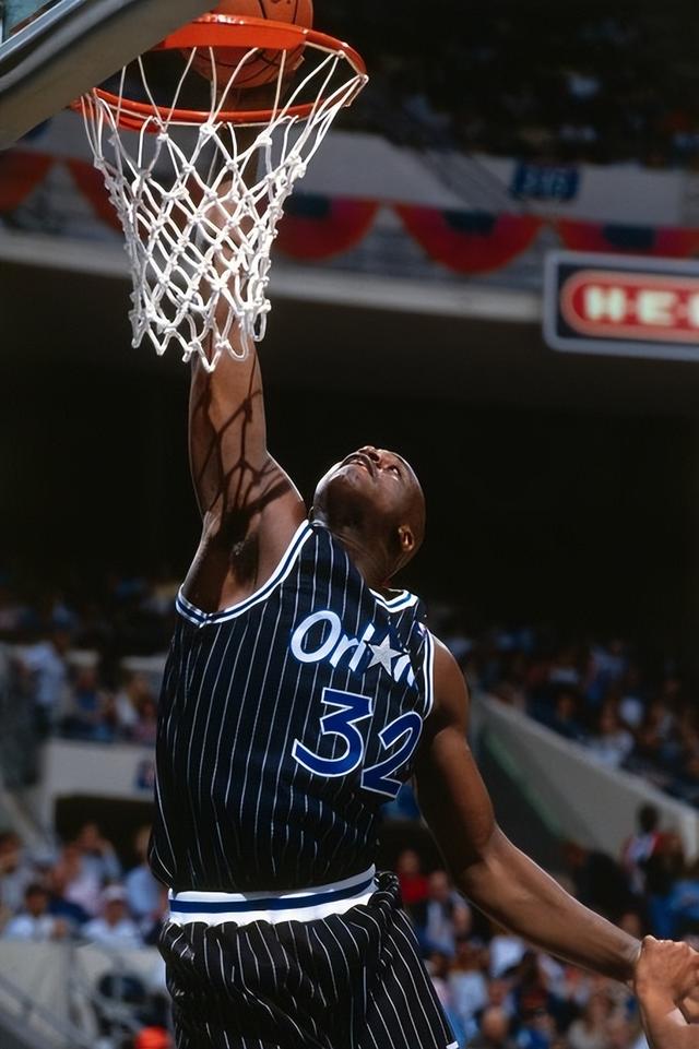 英超俱乐部今夏售出榜：切尔西1.292亿镑第一，红军紧随其后（英超今夏球员出售榜：切尔西以1.292亿英镑居首，红军紧追其后）